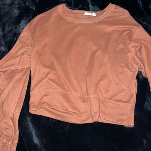 Cropped long sleeve shirt
